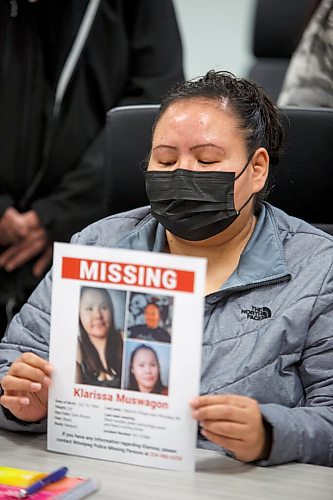 MIKE DEAL / WINNIPEG FREE PRESS
Tracy Muswagon, auntie to Klarissa Muswagon speaks for the family.
The family of Klarissa Muswagon who has gone missing in Winnipeg where she has been living traveled from Norway House Cree Nation to share information Friday morning at Manitoba Keewatinowi Okimakanak's (MKO) office on Ellice Avenue.
See Julia-Simone story
211105 - Friday, November 05, 2021.