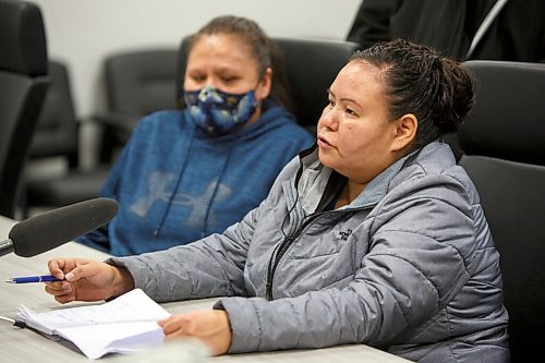 MIKE DEAL / WINNIPEG FREE PRESS
Tracy Muswagon (right), auntie to Klarissa Muswagon speaks for the family, while Klarissa's mother Lisa is on left.
The family of Klarissa Muswagon who has gone missing in Winnipeg where she has been living traveled from Norway House Cree Nation to share information Friday morning at Manitoba Keewatinowi Okimakanak's (MKO) office on Ellice Avenue.
See Julia-Simone story
211105 - Friday, November 05, 2021.