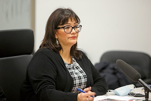 MIKE DEAL / WINNIPEG FREE PRESS
Hilda Anderson-Pyrz, Director of the Missing and Murdered Indigenous Women and Girls Liaison Unit at Manitoba Keewatinowi Okimakanak speaks during the press conference.
The family of Klarissa Muswagon who has gone missing in Winnipeg where she has been living traveled from Norway House Cree Nation to share information Friday morning at Manitoba Keewatinowi Okimakanak's (MKO) office on Ellice Avenue.
See Julia-Simone story
211105 - Friday, November 05, 2021.