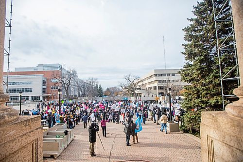 MIKAELA MACKENZIE / WINNIPEG FREE PRESS

UMFA president Orvie Dingwall speaks at a rally of UMFA members, students and supporters at the University of Manitoba in Winnipeg on Friday, Nov. 5, 2021. Standup.
Winnipeg Free Press 2021.