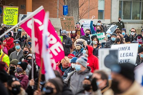 MIKAELA MACKENZIE / WINNIPEG FREE PRESS

UMFA members, students and supporters rally at the University of Manitoba in Winnipeg on Friday, Nov. 5, 2021. Standup.
Winnipeg Free Press 2021.