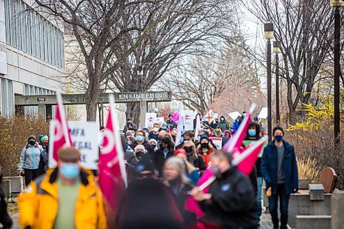 MIKAELA MACKENZIE / WINNIPEG FREE PRESS

UMFA members, students and supporters march into a rally at the University of Manitoba in Winnipeg on Friday, Nov. 5, 2021. Standup.
Winnipeg Free Press 2021.