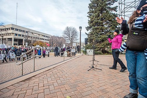 MIKAELA MACKENZIE / WINNIPEG FREE PRESS

UMFA president Orvie Dingwall speaks at a rally of UMFA members, students and supporters at the University of Manitoba in Winnipeg on Friday, Nov. 5, 2021. Standup.
Winnipeg Free Press 2021.