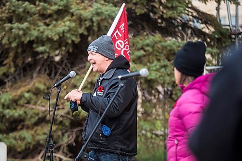 MIKAELA MACKENZIE / WINNIPEG FREE PRESS

Kevin Rebeck (from the Manitoba Federation of Labour) speaks at a rally of UMFA members, students and supporters at the University of Manitoba in Winnipeg on Friday, Nov. 5, 2021. Standup.
Winnipeg Free Press 2021.