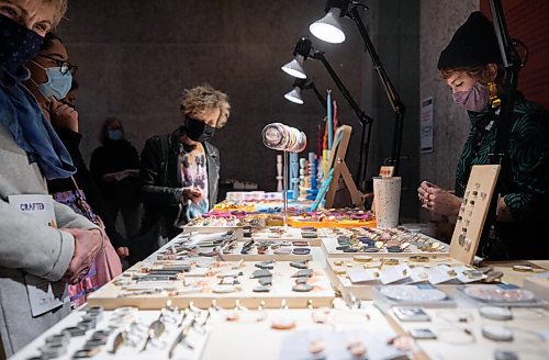 JESSICA LEE / WINNIPEG FREE PRESS

Women inspect handcrafted jewelry from local Winnipeg store dconstruct at WAG on November 5, 2021 as part of the Crafted artisan market.









