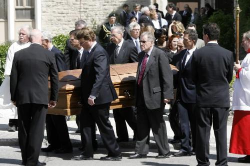 MIKE.DEAL@FREEPRESS.MB.CA 100603 - Thursday, June 3nd, 2010 Duff Roblin's casket is put into a hearse after the funeral service at All Saints' Anglican Church on Broadway and Colony Thursday morning. Former premier Duff Roblin died Sunday in hospital after a brief illness. He was 92. MIKE DEAL / WINNIPEG FREE PRESS