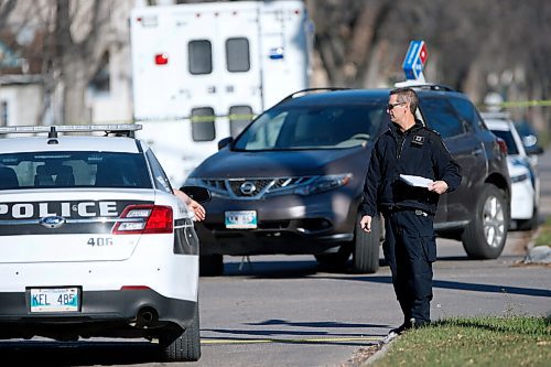 JOHN WOODS / WINNIPEG FREE PRESS
Police investigate at the scene of a homicide at Burrows and Aikens in Winnipeg on Sunday, November 7, 2021. 

Re: Thorpe