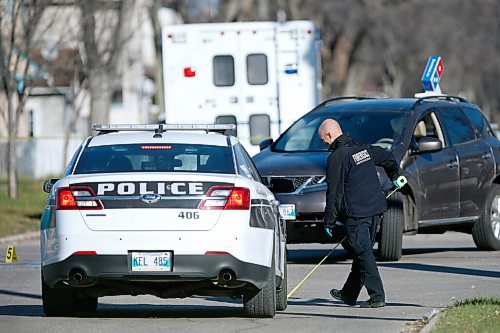 JOHN WOODS / WINNIPEG FREE PRESS
Police investigate at the scene of a homicide at Burrows and Aikens in Winnipeg on Sunday, November 7, 2021. 

Re: Thorpe