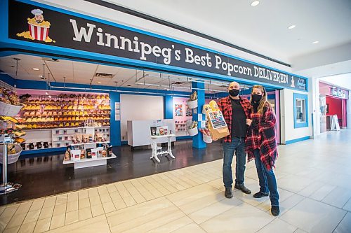 MIKAELA MACKENZIE / WINNIPEG FREE PRESS

Daniel Gard and his wife, Shanna Karle, pose for a photo at the new Beaches Sugar Shack location at Garden City Mall in Winnipeg on Monday, Nov. 8, 2021. For Dave Sanderson story.
Winnipeg Free Press 2021.