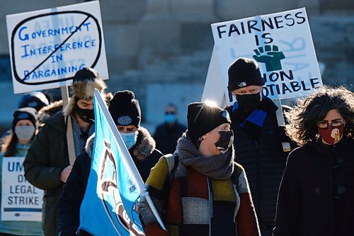 MIKE DEAL / WINNIPEG FREE PRESS
Students and members of UMFA rally in support of nursing educators on the steps of the Manitoba Legislative building Tuesday afternoon.
211109 - Tuesday, November 09, 2021.