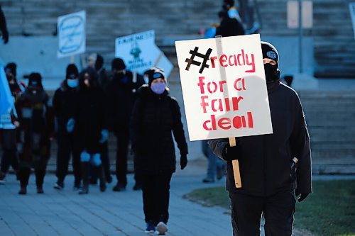 MIKE DEAL / WINNIPEG FREE PRESS
Students and members of UMFA rally in support of nursing educators on the steps of the Manitoba Legislative building Tuesday afternoon.
211109 - Tuesday, November 09, 2021.