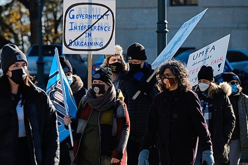 MIKE DEAL / WINNIPEG FREE PRESS
Students and members of UMFA rally in support of nursing educators on the steps of the Manitoba Legislative building Tuesday afternoon.
211109 - Tuesday, November 09, 2021.