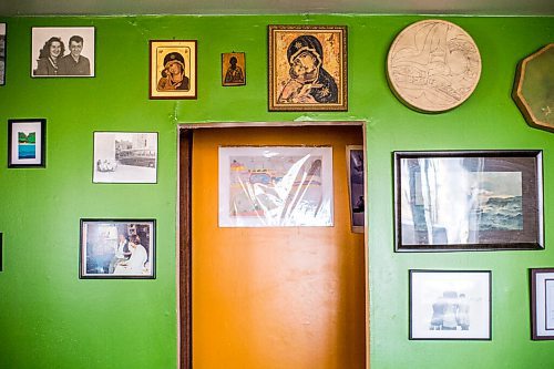 MIKAELA MACKENZIE / WINNIPEG FREE PRESS

Inuit carver Goota Ashoona's home near Elie on Tuesday, Nov. 9, 2021. For Jen story.
Winnipeg Free Press 2021.