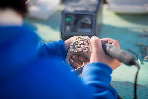 MIKAELA MACKENZIE / WINNIPEG FREE PRESS

Inuit carver Goota Ashoona, who comes from a long line of artists and whose scupture lives outside of Qaumajuq, carves whalebone in her yard near Elie on Tuesday, Nov. 9, 2021. For Jen story.
Winnipeg Free Press 2021.