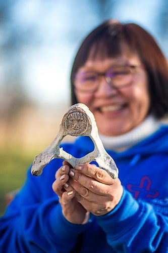 MIKAELA MACKENZIE / WINNIPEG FREE PRESS

Inuit carver Goota Ashoona, who comes from a long line of artists and whose scupture lives outside of Qaumajuq, poses for a portrait with a newly finished whalebone carving in her yard near Elie on Tuesday, Nov. 9, 2021. For Jen story.
Winnipeg Free Press 2021.