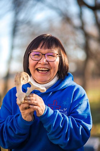 MIKAELA MACKENZIE / WINNIPEG FREE PRESS

Inuit carver Goota Ashoona, who comes from a long line of artists and whose scupture lives outside of Qaumajuq, poses for a portrait with a newly finished whalebone carving in her yard near Elie on Tuesday, Nov. 9, 2021. For Jen story.
Winnipeg Free Press 2021.