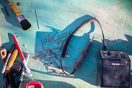 MIKAELA MACKENZIE / WINNIPEG FREE PRESS

Tools on Inuit carver Goota Ashoona's work bench near Elie on Tuesday, Nov. 9, 2021. For Jen story.
Winnipeg Free Press 2021.