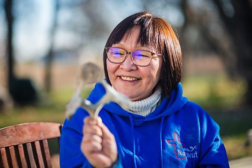 MIKAELA MACKENZIE / WINNIPEG FREE PRESS

Inuit carver Goota Ashoona, who comes from a long line of artists and whose scupture lives outside of Qaumajuq, poses for a portrait with a newly finished whalebone carving in her yard near Elie on Tuesday, Nov. 9, 2021. For Jen story.
Winnipeg Free Press 2021.