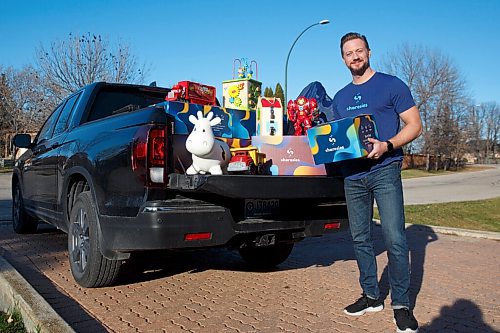 MIKE DEAL / WINNIPEG FREE PRESS
Jay Gamey the founder of Sharesies, a start-up thats distributing toys amongst its members to be shared/swapped. Instead of buying items, members get packages to keep for 90 days, and then they return it and get a new pack. The goal, in part, is to keep items from disuse and the landfill.
see Gabby Piché story
211109 - Tuesday, November 09, 2021.
