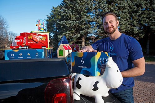 MIKE DEAL / WINNIPEG FREE PRESS
Jay Gamey the founder of Sharesies, a start-up thats distributing toys amongst its members to be shared/swapped. Instead of buying items, members get packages to keep for 90 days, and then they return it and get a new pack. The goal, in part, is to keep items from disuse and the landfill.
see Gabby Piché story
211109 - Tuesday, November 09, 2021.