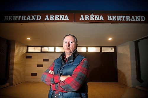JOHN WOODS / WINNIPEG FREE PRESS
Shaun Chornley, the president of the St Boniface Minor Hockey Association, is photographed outside the Bertrand Arena on Tuesday, November 9, 2021. Chornley and others feel that using volunteers to scan vaccination cards at city arenas is risky.

Re: Pursaga