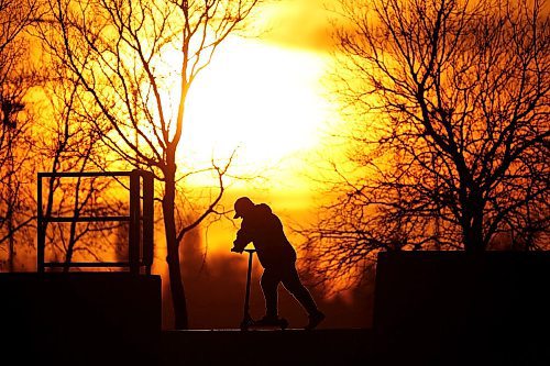 JOHN WOODS / WINNIPEG FREE PRESS
Kai Gerbrandt use his scooter at St Vital Skate Park on Tuesday, November 9, 2021. 

Re: Standup