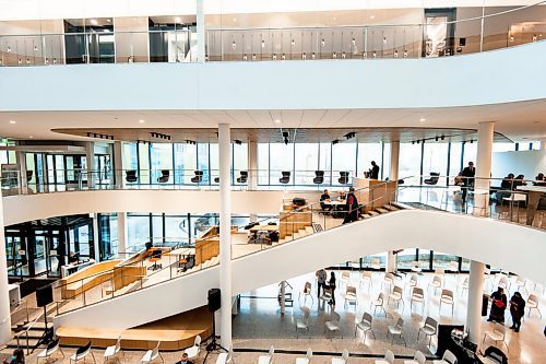 Mike Sudoma / Winnipeg Free Press
Lots of natural light flows through the open concept of Red River Polytechs Innovation Centres atrium
November 10, 2021