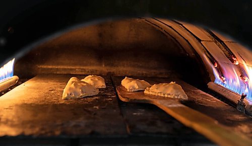JESSICA LEE / WINNIPEG FREE PRESS

Pita pies go into the oven at Baraka Bakery on November 10, 2021.







