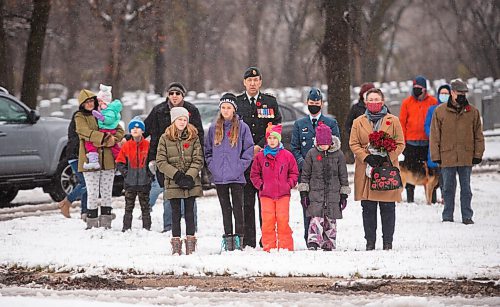Mike Sudoma / Winnipeg Free Press
Winnipeggers young and old pay their respects during a snow filled Remembrance Day service at Brookside Cemetery Thursday morning
November 11, 2021