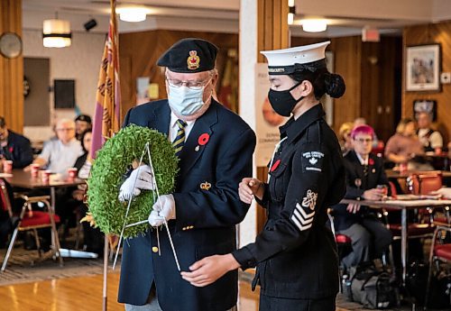 JESSICA LEE / WINNIPEG FREE PRESS

George McCall places a wreath at Elmwood Legion on November 11, 2021 during Remembrance Day ceremonies.






