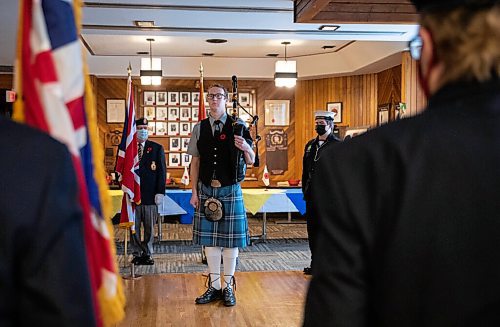 JESSICA LEE / WINNIPEG FREE PRESS

Alex Peden gets ready to play bagpipes at Elmwood Legion on November 11, 2021 for Remembrance Day ceremonies.







