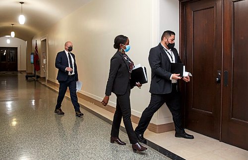 MIKE DEAL / WINNIPEG FREE PRESS
Health and Seniors Care Minister Audrey Gordon (centre), Dr. Brent Roussin (left), chief provincial public health officer arrive for an announcement Friday morning at the Manitoba Legislative building.
211112 - Friday, November 12, 2021.