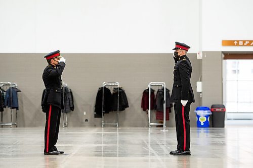 Mike Sudoma / Winnipeg Free Press
Winnipeg police Chief, Danny Smyth, salutes Constable Ryan ODonnell during the WPS Recruit Class 165 graduation event at the RBC Convention Centre Friday afternoon
November 12, 2021