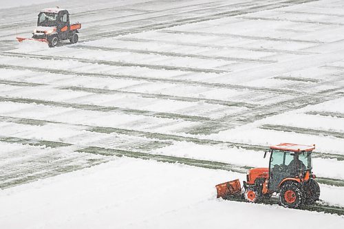 Daniel Crump / Winnipeg Free Press. Machines work to clear snow from the field prior to the Canada West football semifinal between the University of Manitoba Bisons and the University of Alberta Golden Bears at IG Field in Winnipeg on Saturday. November 13, 2021.
