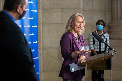 MIKAELA MACKENZIE / WINNIPEG FREE PRESS

Chief nursing officer and provincial lead of health system integration Lanette Siragusa speaks at an announcement of a new student nursing employment program in Winnipeg on Monday, Nov. 15, 2021. For Maggie story.
Winnipeg Free Press 2021.