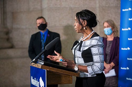 MIKAELA MACKENZIE / WINNIPEG FREE PRESS

Health and seniors care minister Audrey Gordon announces a new student nursing employment program in Winnipeg on Monday, Nov. 15, 2021. For Maggie story.
Winnipeg Free Press 2021.