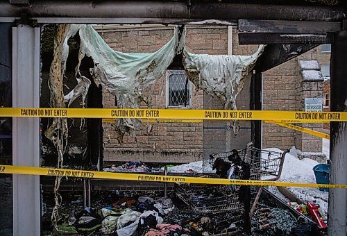 JESSICA LEE / WINNIPEG FREE PRESS

A bus shelter photographed on November 15, 2021 at Broadway and Osborne is taped off following a fire.

Reporter: Joyanne







