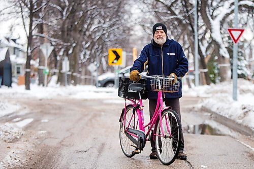 MIKAELA MACKENZIE / WINNIPEG FREE PRESS

Cyclist Tim Brandt poses for a photo with his bike in Winnipeg on Tuesday, Nov. 16, 2021. For Janine LeGal story.
Winnipeg Free Press 2021.