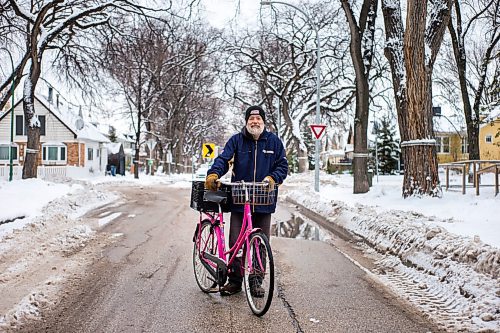 MIKAELA MACKENZIE / WINNIPEG FREE PRESS

Cyclist Tim Brandt poses for a photo with his bike in Winnipeg on Tuesday, Nov. 16, 2021. For Janine LeGal story.
Winnipeg Free Press 2021.