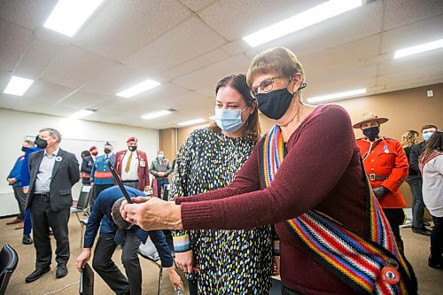 MIKAELA MACKENZIE / WINNIPEG FREE PRESS

Premier Heather Stefanson takes a selfie with Denise Thomas at an event commemorating Louis Riel on the anniversary of his execution at the MMF head office in Winnipeg on Tuesday, Nov. 16, 2021. For Carol Sanders story.
Winnipeg Free Press 2021.