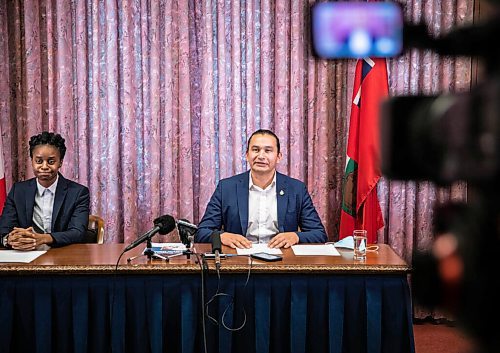 JESSICA LEE / WINNIPEG FREE PRESS

Uzoma Asagwara, NDP Health Critic (left) and Wab Kinew, Leader of the Manitoba NDP, give an alternative throne speech at the Legislative Building in Winnipeg on November 17, 2021.

Reporter: Carol







