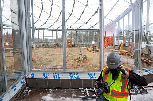 MIKE DEAL / WINNIPEG FREE PRESS
At the front entrance looking through windows into the tropical biome.
The Leaf, a multi-functional horticultural and cultural attraction under construction in the South East corner of Assiniboine Park. The Leaf is anticipated to open in late 2022.
211117 - Wednesday, November 17, 2021.