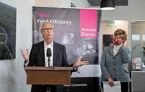 JESSICA LEE / WINNIPEG FREE PRESS

Winnipeg South Centre MP Jim Carr (left) is photographed on November 19, 2021 at the Topigs Norsvin Canada office. The governments of Canada and Manitoba are investing $2.2 million in three agricultural research projects which will be conducted by Topigs Norsvin.

Reporter: Martin








