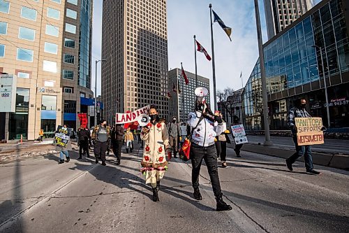 Mike Sudoma / Winnipeg Free Press
Sadie-Pheonix Lavoie (right) and Miyawata Stout (left) lead the All out for WedzinKwa rally participants in a march down Portage Avenue to the Manitoba Legislative Building Friday afternoon.
November 19, 2021