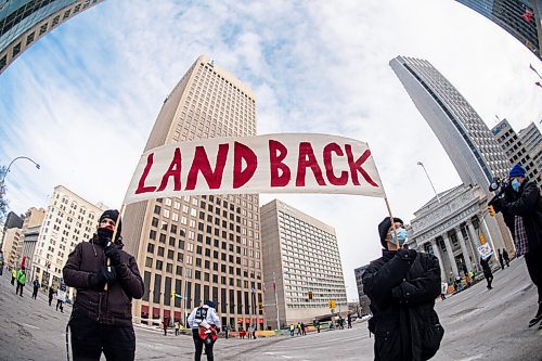 Mike Sudoma / Winnipeg Free Press
Protestors hold up a Land Back sign during the All Out for WedzinKwa rally held at Portage and Main Friday afternoon
November 19, 2021