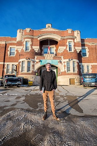 MIKAELA MACKENZIE / WINNIPEG FREE PRESS

Free Press reporter Ryan Thorpe poses for a portrait in front of the Minto Armoury, where Patrik Mathews was at one point stationed, in Winnipeg on Friday, Nov. 19, 2021. For Ryan Thorpe story.
Winnipeg Free Press 2021.