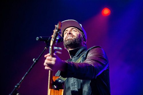 Mike Sudoma / Winnipeg Free Press
Canadian country musician, Dean Brody, performs at Canada Life Centre Saturday evening.
November 19, 2021