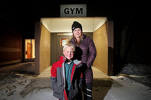 JOHN WOODS / WINNIPEG FREE PRESS
Krystyn Zaretski and her son Archer, who is in grade 1 of Ste Anne School, are photographed outside the school in Ste Anne Sunday, November 21, 2021. Zaretski and other parents are welcoming the return of in-person parent-teacher conferences.

Re: Macintosh