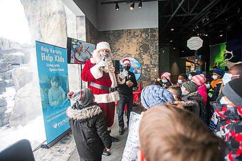 MIKAELA MACKENZIE / WINNIPEG FREE PRESS

Santa and singer Barry Kay talk to kids from Lavallee School at a Winter Wonderland party organized by Variety for kids from low-income schools at the Assiniboine Park Zoo in Winnipeg on Monday, Nov. 22, 2021. For Doug Speirs story.
Winnipeg Free Press 2021.