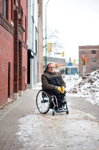 MIKAELA MACKENZIE / WINNIPEG FREE PRESS

Allen Mankewich, who faces challenges with sidewalk snow clearing every year as a wheelchair user, poses for a portrait downtown in Winnipeg on Monday, Nov. 22, 2021. For Joyanne story.
Winnipeg Free Press 2021.